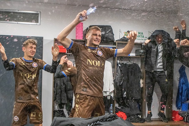 方队提供更 方队提供更